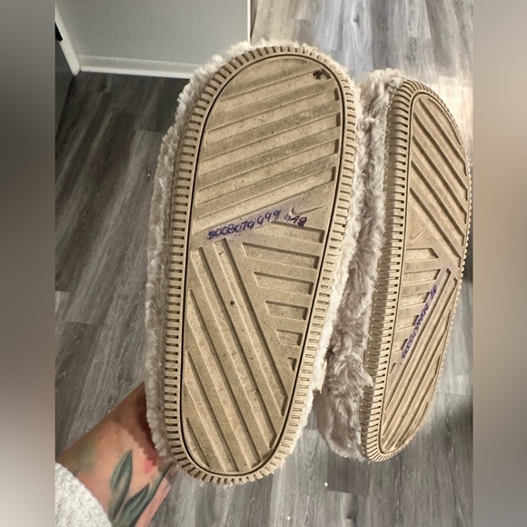 Nike Calm SE Fur Clogs - Picture 9 of 16